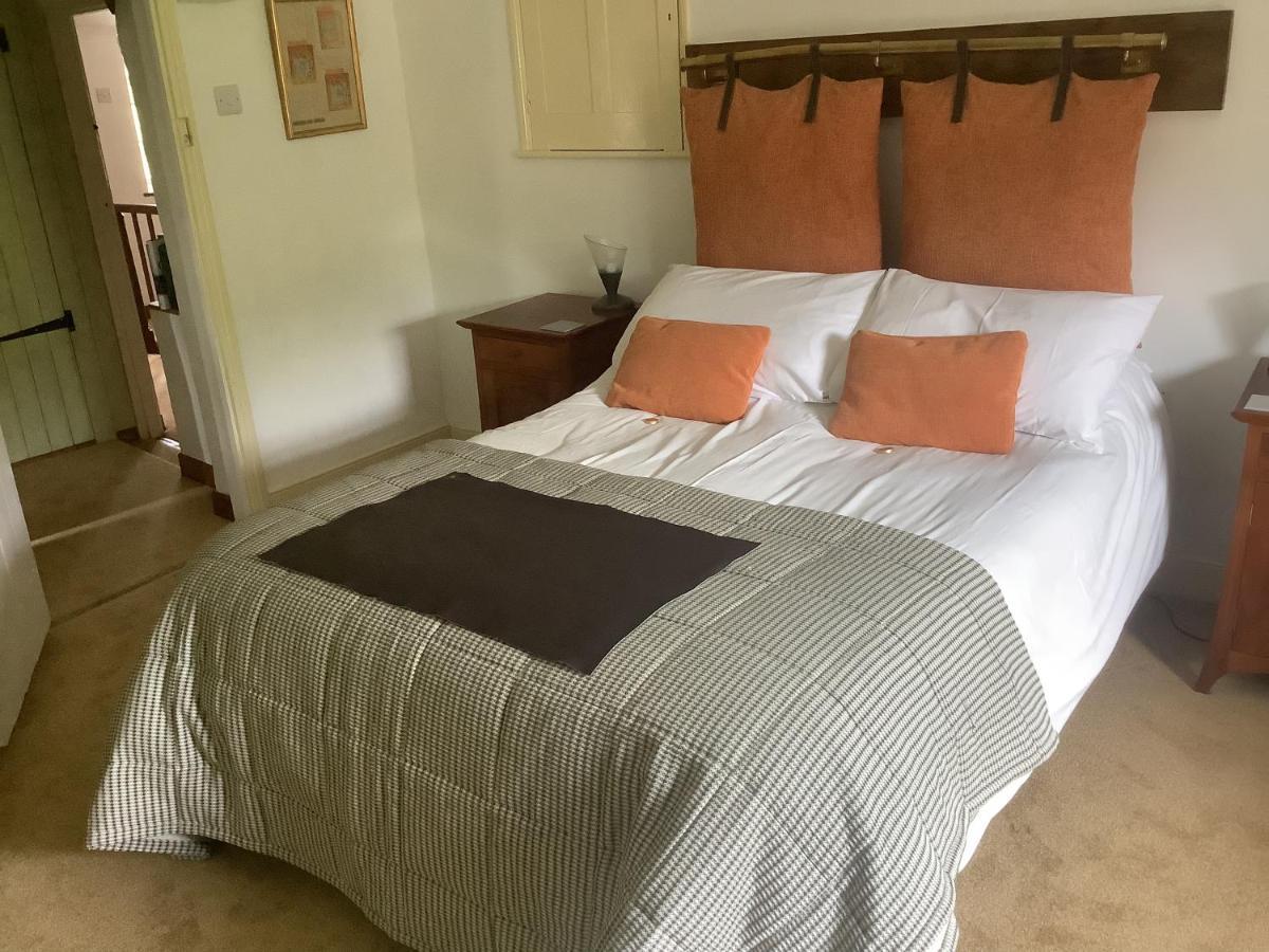 Bed and Breakfast Bwthyn Cudd Вестбері Екстер'єр фото