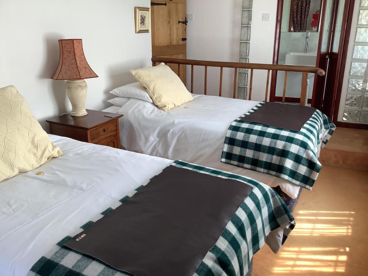 Bed and Breakfast Bwthyn Cudd Вестбері Екстер'єр фото