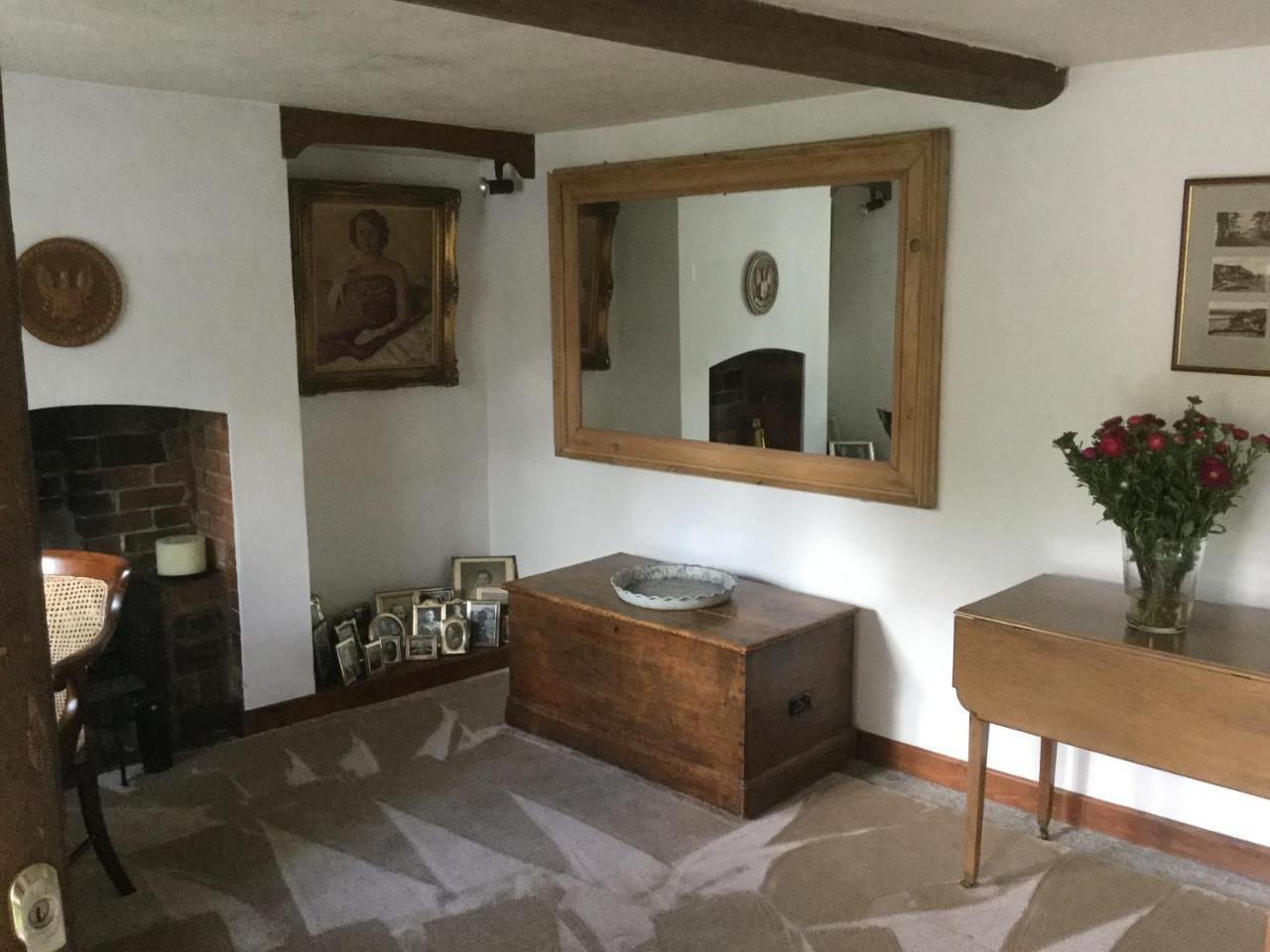 Bed and Breakfast Bwthyn Cudd Вестбері Екстер'єр фото